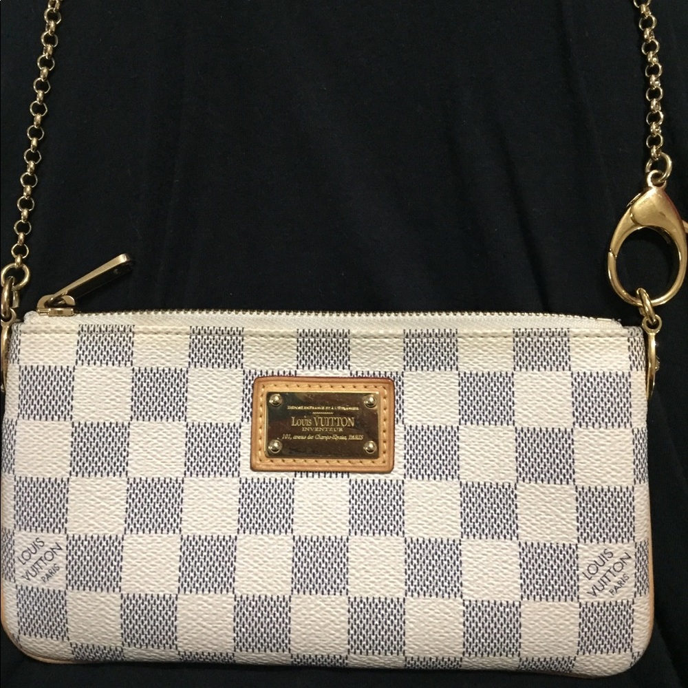 👏🏻SOLD👏🏻 💯 Louis Vuitton Milla Clutch Azur